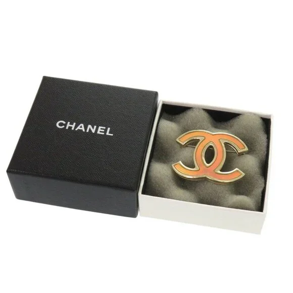 CHANEL Gold Logo Brooch - Picture 3 of 6